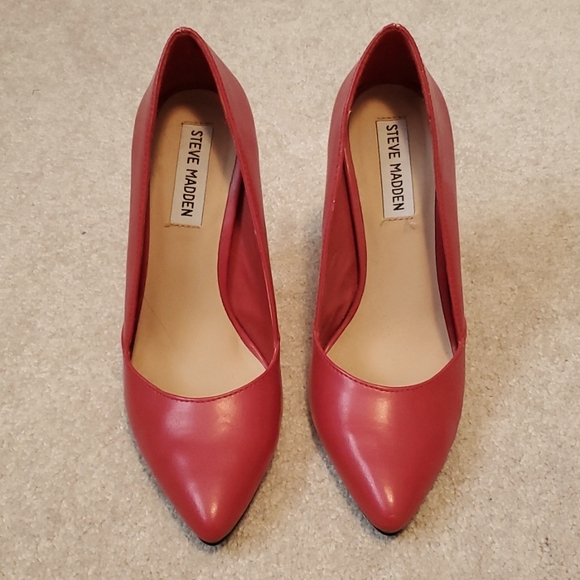 Steve Madden red pumps. Size 6 - Picture 1 of 7